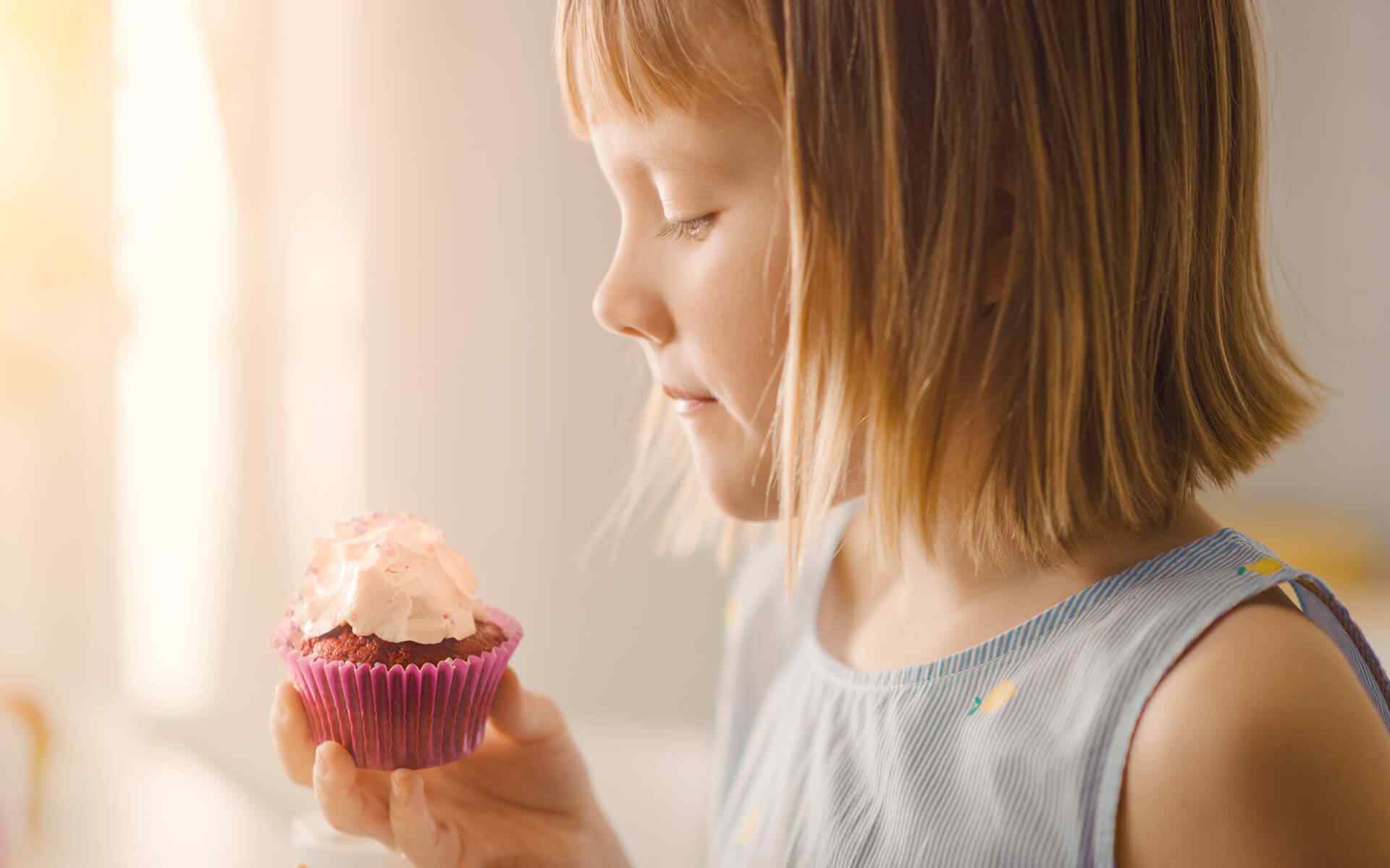Dark Chocolate Ghosts Cupcakes